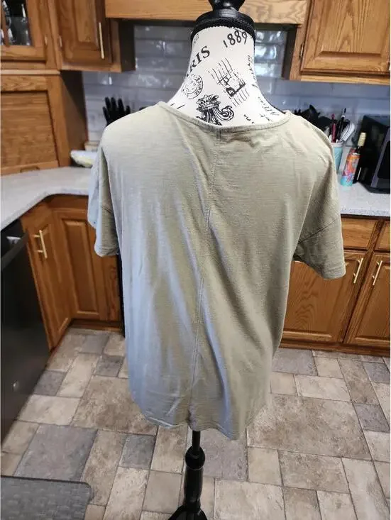 Shirt - Picture 3 of 8